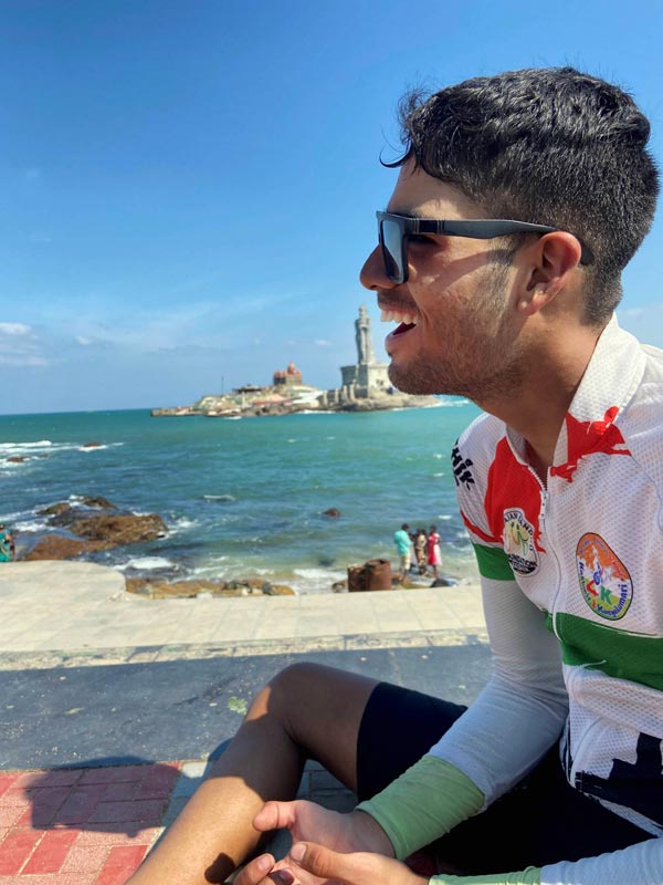 సైకిల్పై కాశ్మీర్ నుంచి 8 రోజుల్లో కన్యాకుమారి చేరుకున్న 17 యువకుడు, ఇతడే