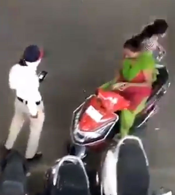 మళ్ళీ బయటపడిన లంచం తీసుకుంటూ దొరికిన పోలీస్ వీడియో.. మీరు చూసారా ?
