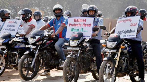 అక్కడ పెట్రోల్ కావాలంటే హెల్మెట్ తప్పనిసరి.. ఎక్కడో తెలుసా ?