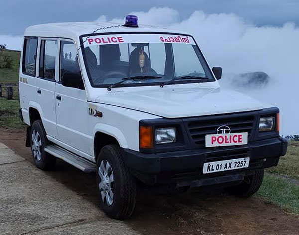 ఈ రూల్స్ సాధరణ వాహనాలకు మాత్రమే కాదు పోలీస్ వాహనాలకు కూడా వర్తిస్తాయి.. ఆ రూల్స్ ఏవో మీరూ చూడండి