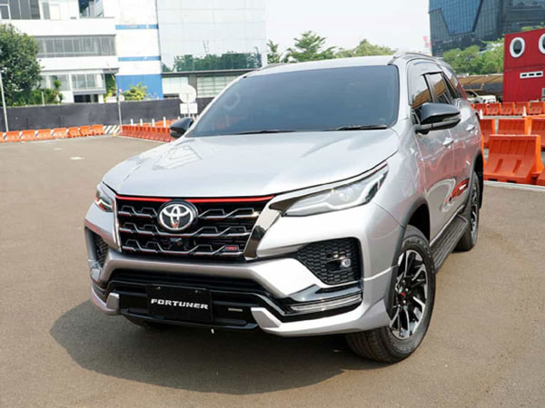 కొత్త టొయోటా ఫార్చ్యూనర్ ఫేస్లిఫ్ట్ విడుదల తేదీ ఖరారు - వివరాలు