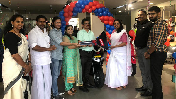 ఎస్ఎక్స్ఆర్ 160 స్కూటర్ డెలివరీ ప్రారంభించిన ఏప్రిలియా ; వివరాలు