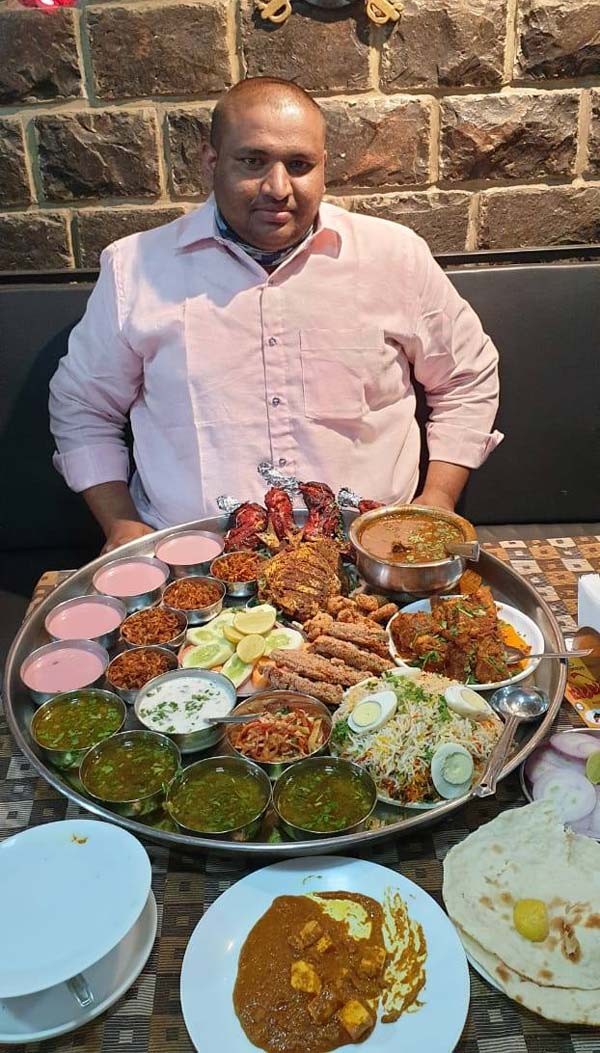 బువ్వ తిను, బుల్లెట్ బైక్ పట్టుకెళ్లు: రాయల్ ఎన్ఫీల్డ్ 'బుల్లెట్' థాలి ఛాలెంజ్