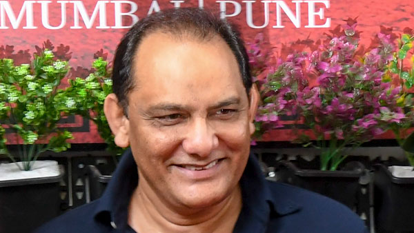 రోడ్డు ప్రమాదంలో చిక్కుకున్న అజారుద్దీన్ కారు ; తృటిలో తప్పిన ప్రమాదం