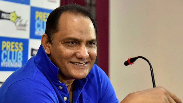 రోడ్డు ప్రమాదంలో చిక్కుకున్న అజారుద్దీన్ కారు ; తృటిలో తప్పిన ప్రమాదం
