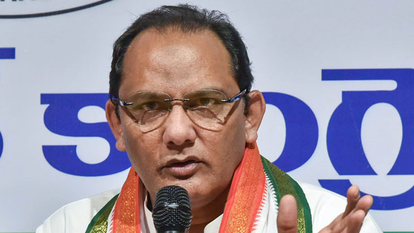 రోడ్డు ప్రమాదంలో చిక్కుకున్న అజారుద్దీన్ కారు ; తృటిలో తప్పిన ప్రమాదం