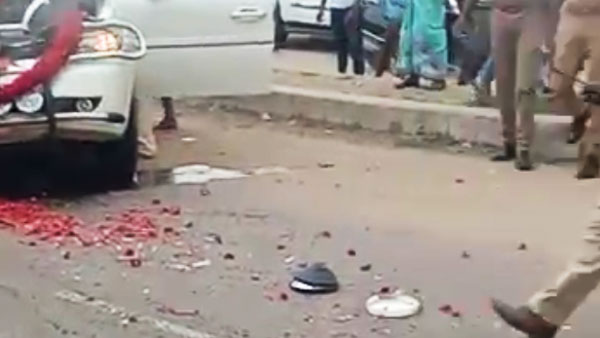 ప్రమాదంలో చిక్కుకున్న పళనిస్వామి కాన్వాయ్లోని కార్.. ఈ ప్రమాదం ఎలా జరిగింది వీడియో చూడండి ?