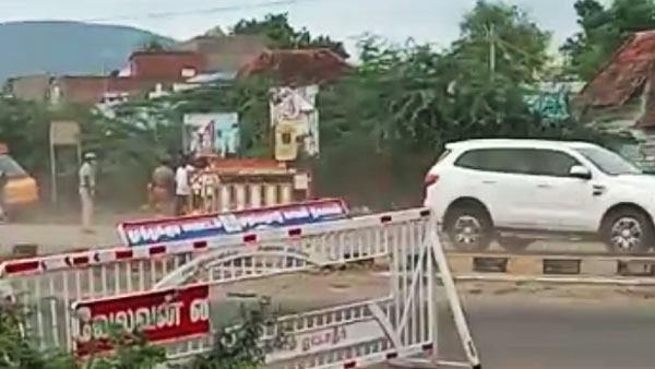 ప్రమాదంలో చిక్కుకున్న పళనిస్వామి కాన్వాయ్లోని కార్.. ఈ ప్రమాదం ఎలా జరిగింది వీడియో చూడండి ?