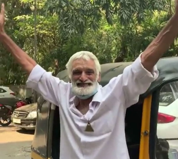 మనవరాలు చదువు కోసం ఇంటిని అమ్మిన ఆటో తాత