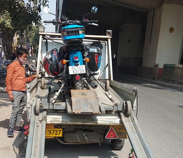 ఇదేం సిత్రం.. ట్రక్కులో కట్టేసి తీసుకెళ్తున్న జావా 42 బైక్కి ఓవర్స్పీడింగ్ ఛలాన్!?