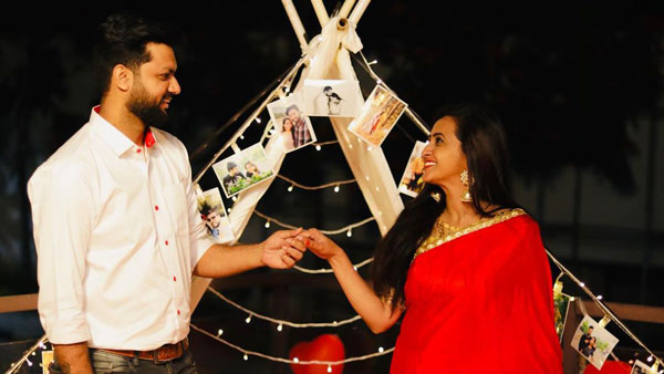భర్తకు 16 లక్షల కారు గిఫ్ట్గా ఇచ్చిన తెలుగు యాంకర్ లాస్య