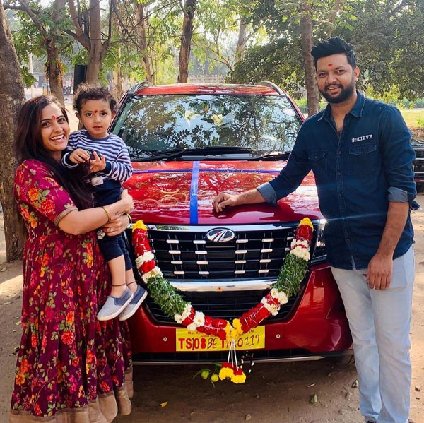 భర్తకు 16 లక్షల కారు గిఫ్ట్గా ఇచ్చిన తెలుగు యాంకర్ లాస్య