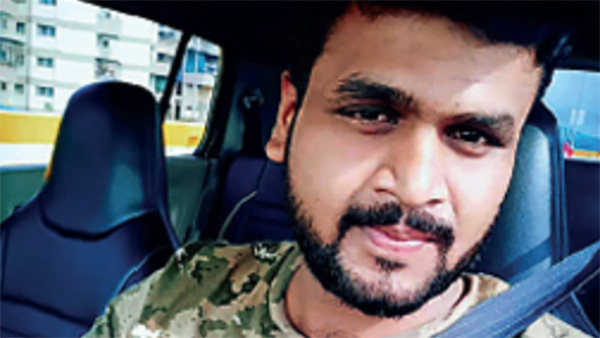వామ్మో.. పోలీస్ స్టేషన్ సమీపంలో ఆపి ఉంచిన కారు టైర్లనే దొంగలించారు.. ఎక్కడనుకుంటున్నారా..!