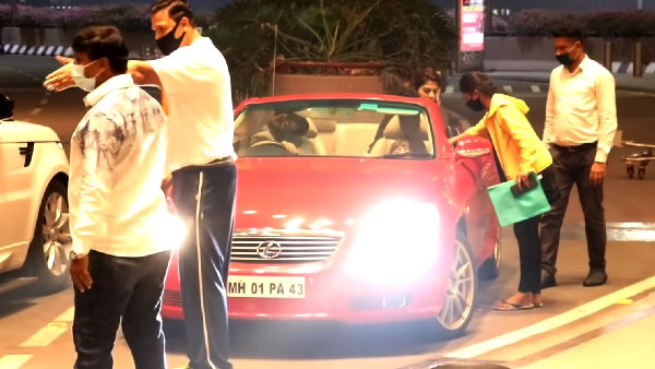 అరుదైన లగ్జరీ కార్లో కనిపించిన బాలీవుడ్ బాద్షా- షారుఖ్ ఖాన్