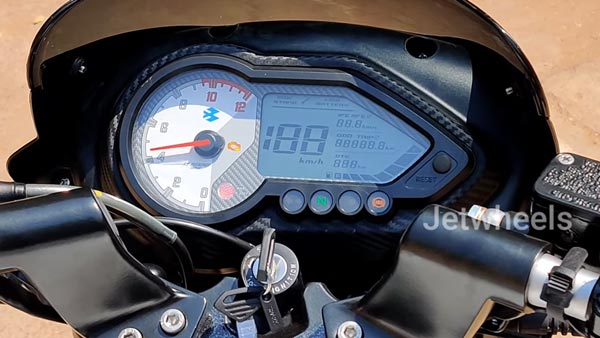 కొత్త 2021 బజాజ్ పల్సర్ 180 బైక్ కొత్త కలర్లో రానుందా..!