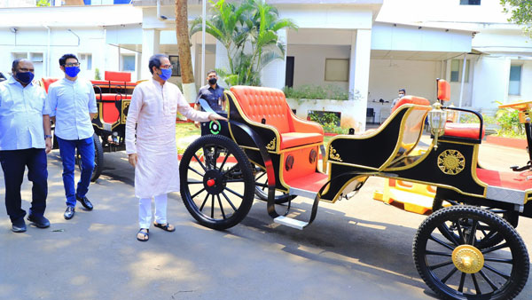 ఈ జట్కా బండ్లకు గుర్రాలు అక్కర్లేదు; వీటిపై సామాన్యులు కూడా సెలబ్రిటీల్లా తిరగొచ్చు!