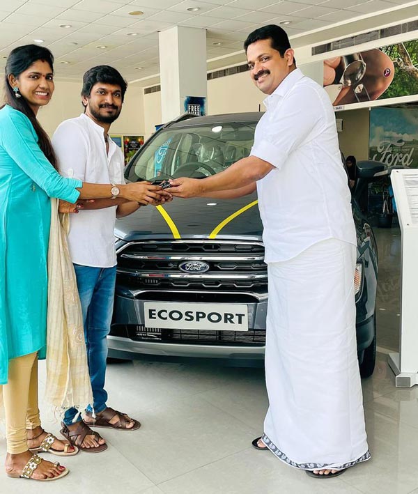 సినిమా సూపర్ హిట్ కొట్టి, సూపర్ గిఫ్ట్ పట్టేసిన నిరంజని దంపతులు