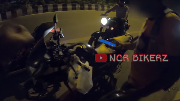 అర్ధరాత్రి స్విగ్గీ డెలివరీ బాయ్కి కెటిఎమ్ బైక్ ఇచ్చిన వ్యక్తి, ఎందుకో తెలుసా?