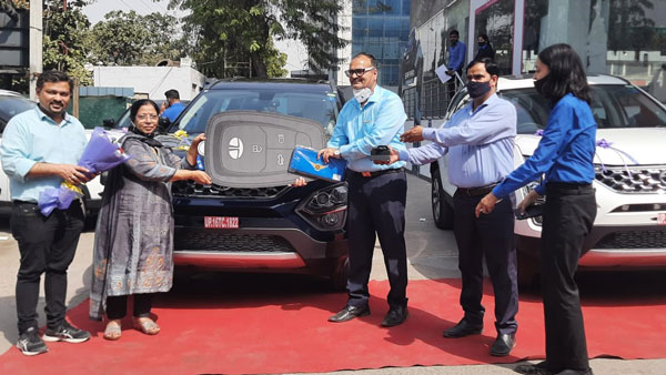 ఒక్కరోజులో 100 టాటా సఫారీ ఎస్యూవీల డెలివరీ, ఎక్కడంటే..?