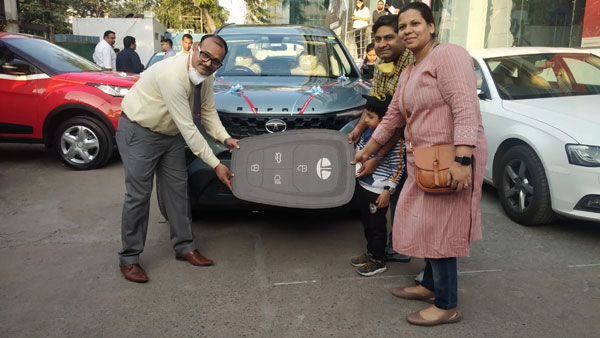 ఒక్కరోజులో 100 టాటా సఫారీ ఎస్యూవీల డెలివరీ, ఎక్కడంటే..?