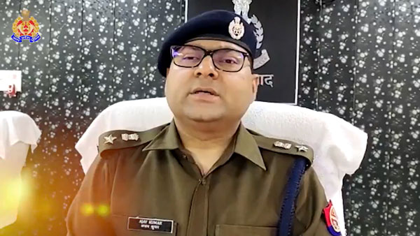 కదిలే కారుపై షాకింగ్ స్టంట్స్ చేసిన పొలిటికల్ లీడర్ కొడుకుపై చర్యలు తీసుకున్న పోలీసులు