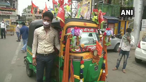 కరోనా టైమ్లో ఆటో సర్వీస్ ఫ్రీ.. కేవలం వారికీ మాత్రమే.. ఎక్కడంటే