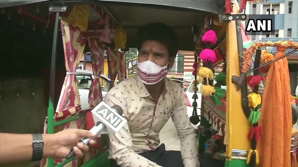 కరోనా టైమ్లో ఆటో సర్వీస్ ఫ్రీ.. కేవలం వారికీ మాత్రమే.. ఎక్కడంటే