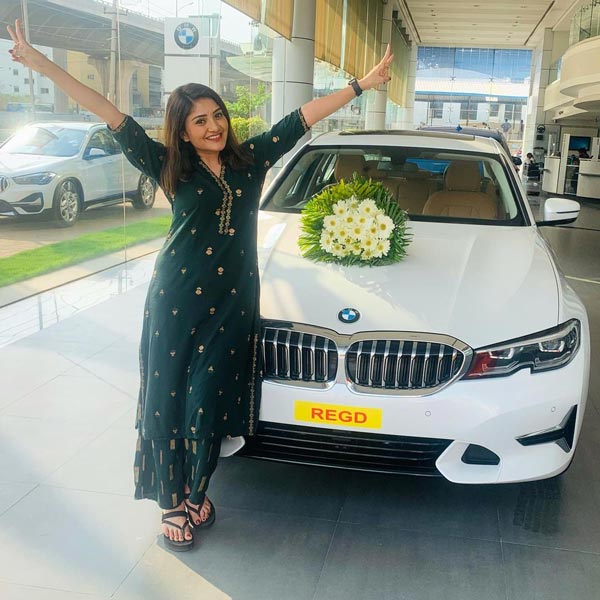బిఎమ్డబ్ల్యూ లగ్జరీ కార్ కొనుగోలుచేసిన కన్నడ నటి కరుణ్య రామ్
