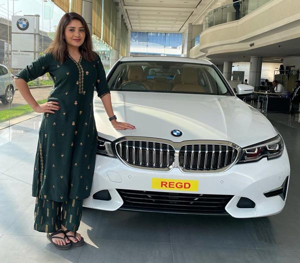 బిఎమ్డబ్ల్యూ లగ్జరీ కార్ కొనుగోలుచేసిన కన్నడ నటి కరుణ్య రామ్