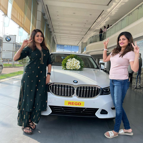 బిఎమ్డబ్ల్యూ లగ్జరీ కార్ కొనుగోలుచేసిన కన్నడ నటి కరుణ్య రామ్