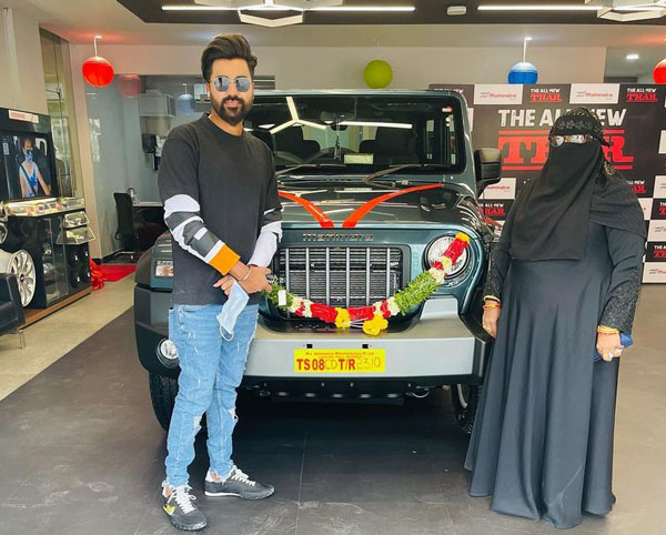 మాట నిలబెట్టుకున్న ఆనంద్ మహీంద్రా; థార్ ఎస్యూవీ పొందిన మహ్మద్ సిరాజ్