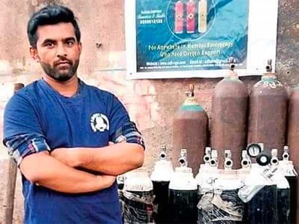 సొంత కారు అమ్మి ప్రజలకు ఉచితంగా సేవ చేస్తున్న రియల్ హీరో.. ఎవరో తెలుసా?