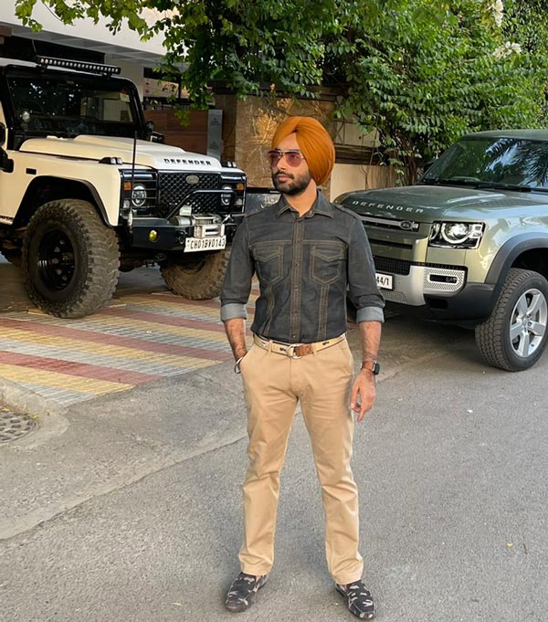 కొత్త ల్యాండ్ రోవర్ డిఫెండర్ కొన్న పంజాబీ సింగర్, ఎవరో తెలుసా?