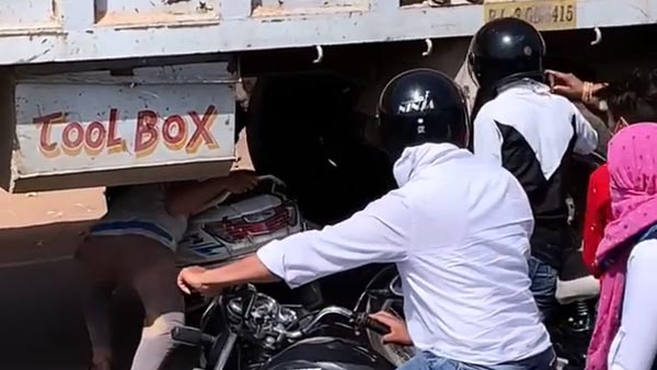 సోషల్ మీడియాలో తెగ చక్కర్లు కొడుతున్న వీడియో.. ఇంతకీ ఇందులో ఏముంది