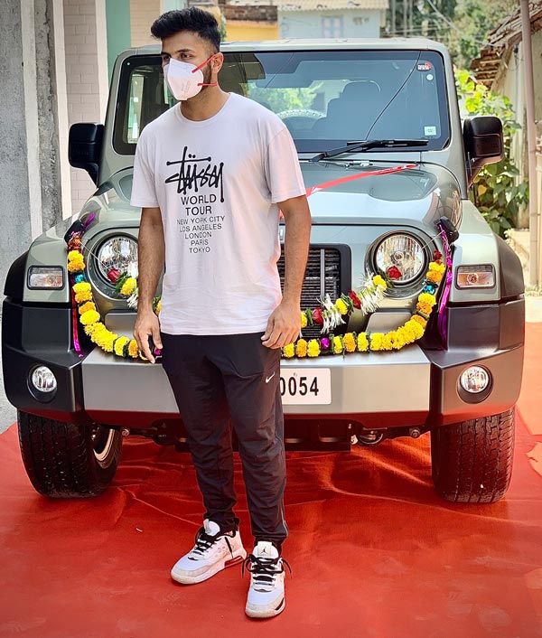 మీరు ఎంతగానో అభిమానించే ఇండియన్ క్రికెట్ టీమ్ యువ ఆటగాళ్ల కార్లు; వివరాలు