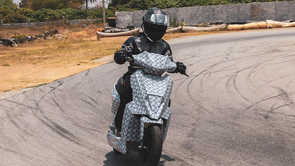 టెస్టింగ్ దశలో ఉన్న సింపుల్ ఎనర్జీ ఎలక్ట్రిక్ స్కూటర్; ఒక చార్జితో 240 కి.మీ మైలేజ్