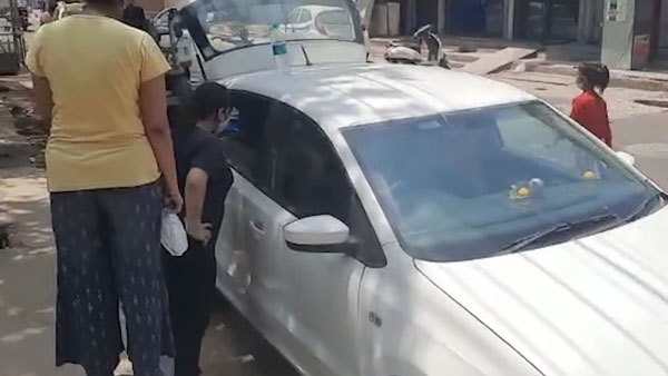 కరోనా రోగుల కోసం కార్లనే మొబైల్ హాస్పిటల్స్గా మార్చిన యువకులు