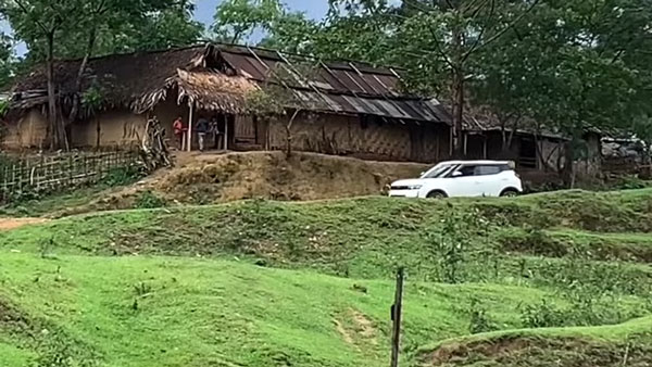 ప్రవహించే నదిలో మహీంద్రా ఎక్స్యూవీ 300; వైరల్ అవుతున్న వీడియో