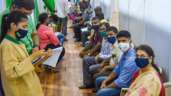 కరోనా నివారణ కోసం ఫస్ట్ డ్రైవ్-ఇన్ వ్యాక్సిన్ క్యాంప్ స్టార్ట్ చేసిన BMC