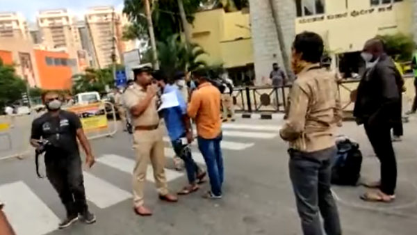 బెంగళూరులో కరోనా ఎఫెక్ట్; లాక్డౌన్లో పట్టుబడ్డ వారికి డిఫరెంట్ పనిష్మెంట్