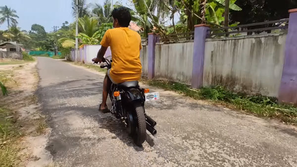 హార్లే-డేవిడ్సన్ బైక్గా మారిన టీవీఎస్ ఎక్స్ఎల్.. నమ్మకపోతే వీడియో చూడండి