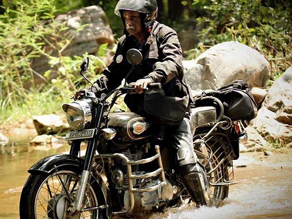 కరోనా కాటుకి బలైపోయిన బుల్లెట్ బైక్పై లాంగ్ డ్రైవ్స్ చేసే వృద్ధ జంట; వివరాలు