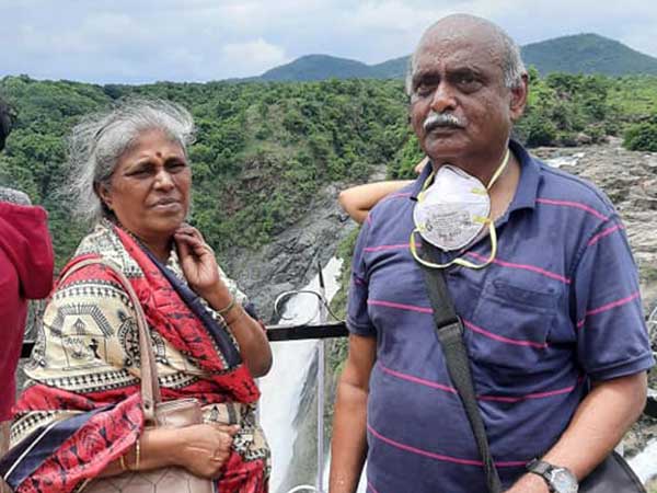 కరోనా కాటుకి బలైపోయిన బుల్లెట్ బైక్పై లాంగ్ డ్రైవ్స్ చేసే వృద్ధ జంట; వివరాలు