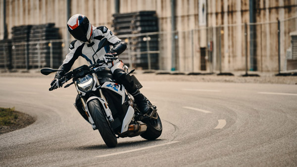 దేశీయ మార్కెట్లో 2021 BMW S1000R విడుదల; ధర & పూర్తి వివరాలు
