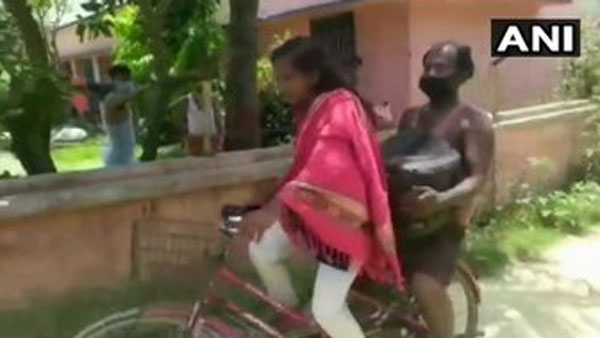 గుండెపోటుతో కన్నుమూసిన 'సైకిల్ గర్ల్' తండ్రి
