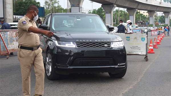 కరోనా ఎఫెక్ట్; హీరో నిఖిల్కు రెండు చలాన్లు జారీ చేసిన పోలీసులు