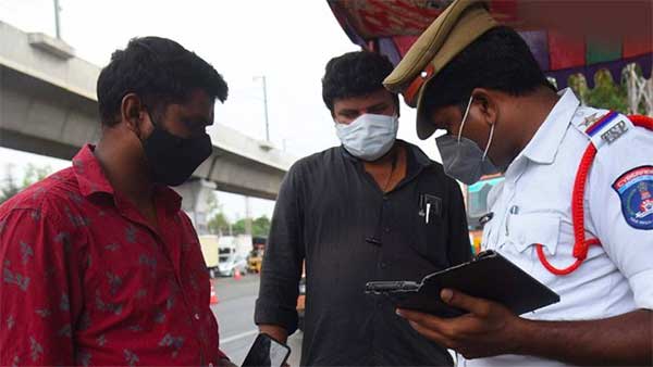కరోనా ఎఫెక్ట్; హీరో నిఖిల్కు రెండు చలాన్లు జారీ చేసిన పోలీసులు