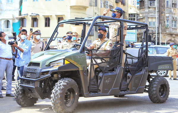 ముంబై పోలీసులకు 10 ఏటివి లను బహుమతిగా ఇచ్చిన రిలయన్స్ సంస్థ