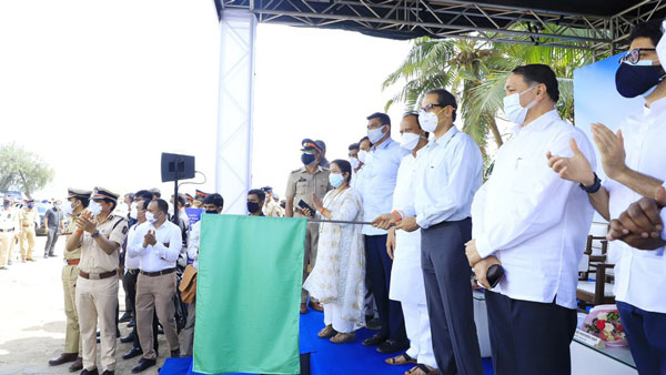 ముంబై పోలీసులకు 10 ఏటివి లను బహుమతిగా ఇచ్చిన రిలయన్స్ సంస్థ