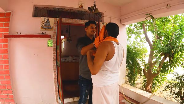 తండ్రికి నచ్చిన బైక్ను గిఫ్ట్గా ఇచ్చిన తనయుడు.. వాహ్ సూపర్